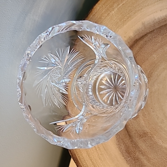 Like new - pinwheel crystal small vase - Picture 3 of 4